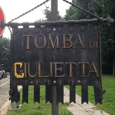 Alla Tomba Di Giulietta Verona Exterior photo